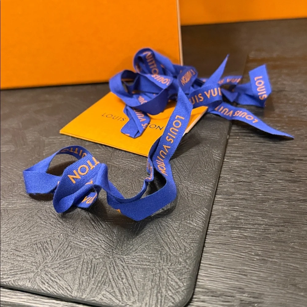 Louis Vuitton Orange Box with Blue Ribbon and Two Dust Bags in great condition - Picture 4 of 10